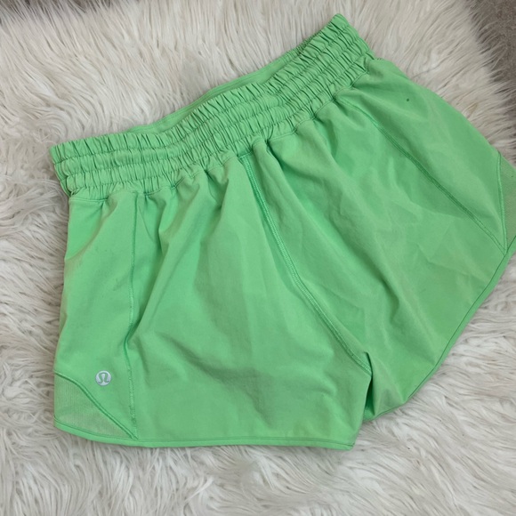 Lululemon High Rise Hotty Hot Shorts 6 Scream Green Light - Picture 3 of 6